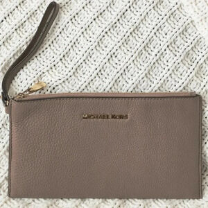 Micheal Kors Bedford Large Leather Zip Clutch Taupe Gold Hardware 100% Authentic